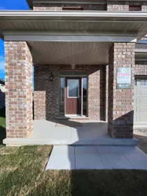 Cozy 4-bedroom home in new quiet neighbourhood. - Image 2