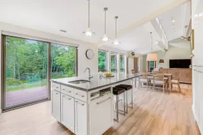 Modern Luxury in a Spectacular Natural Setting - Image 4