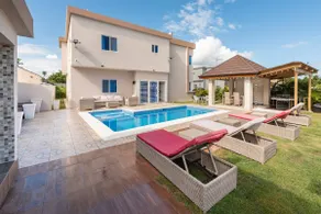The Green Palms 5 Bedroom villa with pool / garden - Image 2