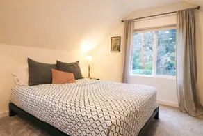 Woodland Guesthouse with Game Room - Image 4