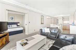 A406 - 2 Bedroom Beachfront Penthouse - Image 2