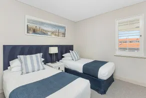 A406 - 2 Bedroom Beachfront Penthouse - Image 4