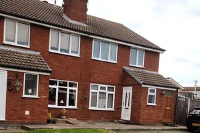 Amazing 2 bed apartment with internet and parking - Image 2