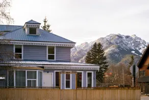 Cozy character home in downtown Banff - Image 4