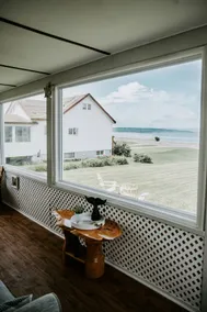Coastal Private Cottage w/ 6 Beds+ Beachfront View - Image 5