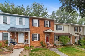 The Red Door 2-bedroom townhouse near VT & RU - Image 2