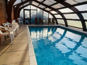 Spacious Country House with Pool & Hot tub - Image 5