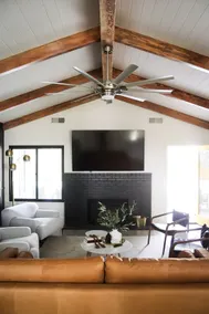 Stunning Mid-Century 5-Bed Home with Pool/Hot Tub - Image 3
