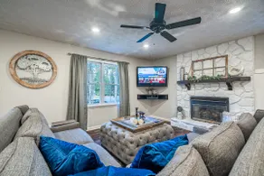 3BR The Hedges | Fire Pit & Deck for Relaxing! - Image 4
