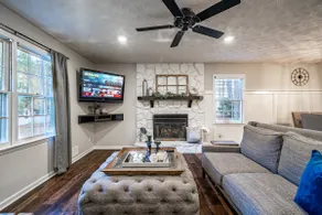 3BR The Hedges | Fire Pit & Deck for Relaxing! - Image 2