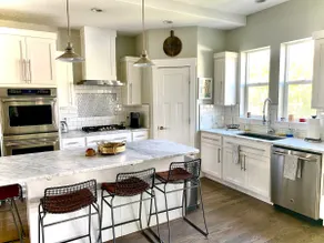 Upscale and Spacious 4 Bed Perfect Location Home! - Image 5