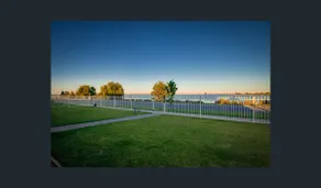 Beautiful lakeside home - Image 2
