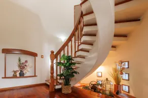 Stylish Exotic Villa by the Sea: BBQ, Easy Access - Image 2