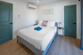 Designer apt | 2 Free parking | Private entrance - Image 4