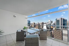 City Heights! 2Bed/1Bath/1Car/Views ~ CBD - Image 2