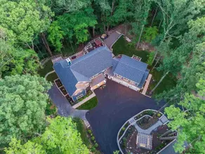 The Athena Hideaway - hottub, firepit, lake & racetrack - Image 3