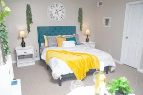 Ville’s Bourbon & Beyond | 3BD 2BA Stay, Sleeps 7 - Image 4