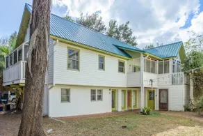 Spacious Downtown Loft C | 2BR 2BA | 4 Min to UF - Image 2