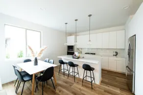 Cozy Modern 4BR Oasis W/ gym and entertainment - Image 3