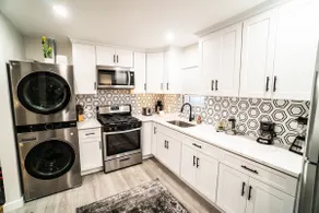 Newly Renovated 3BD & 2BA Apartmnt 15 mins to JFK - Image 2