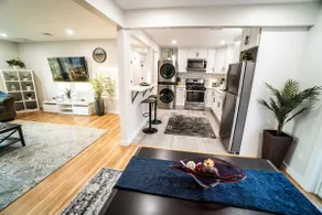 Newly Renovated 3BD & 2BA Apartmnt 15 mins to JFK - Image 4