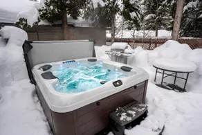 Walk to Yellowstone Log Cabin w/Shop & Hot Tub 8-10 ppl - Image 4