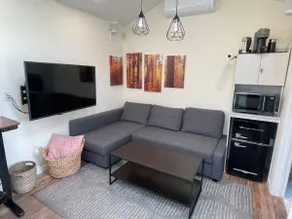 Modern guest house in great location - Image 4