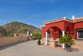 Villa con piscina privada climatizada y gran vista: garantía de paz y espacio. - Image 5