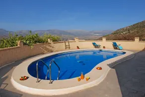 Villa con piscina privada climatizada y gran vista: garantía de paz y espacio. - Image 4