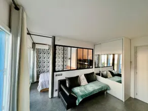 Bright apartment with ocean views - Image 5