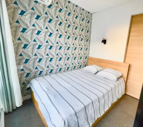 Bright apartment with ocean views - Image 3