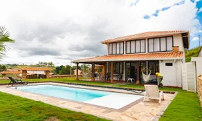 A nice country estate with a private pool - Image 4