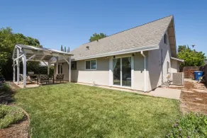 Clean and comfy 5 bed 3 bath Citrus Heights home - Image 3