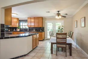 Clean & Comfortable King beds - 5 bed 3 bath house - Image 2