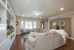 Clean & Comfortable King beds - 5 bed 3 bath house - Image 3