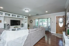 Clean and comfy 5 bed 3 bath Citrus Heights home - Image 4
