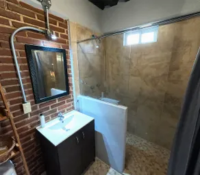 Industrial Loft Apartment with Large Pool and A/C - Image 4
