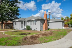 Newly Renovated 3Bed on Corner-lot EasyA to US99 - Image 2