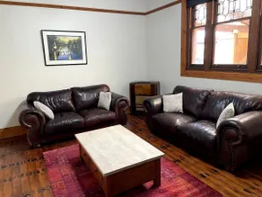 Heritage Coastal Cottage - Image 2