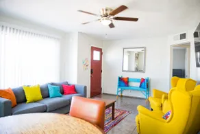 Cozy 3 Bedroom Home Featuring Free Parking - Image 3