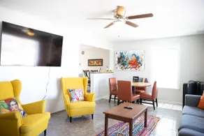 Cozy 3 Bedroom Home Featuring Free Parking - Image 4