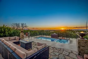 Casa de Luxx: 2 BR Wing, Hot Tub, Pool, Sauna, EV - Image 3