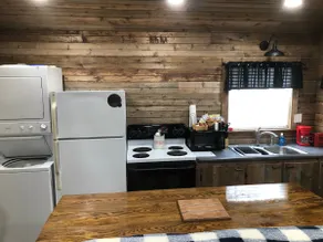 Beautiful & comfy cabin. Great location! - Image 3