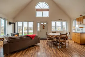 4-season chalet with lakes and private trails - Image 5