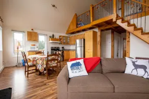 4-season chalet with lakes and private trails - Image 3