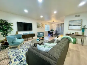 Cute + Sanitized 3 Bedroom Cozy home with Parking - Image 2