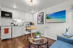 Goosetown Getaway -- 10 min walk from downtown and campus - Image 2
