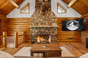 Okauchee Lakefront Cabin Escape - Image 3