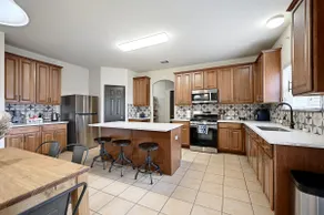 Large home, 3122 square feet - Image 3