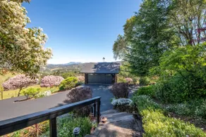 Farmhouse Villa w/ Captivating Views & Hot Tub - Image 4